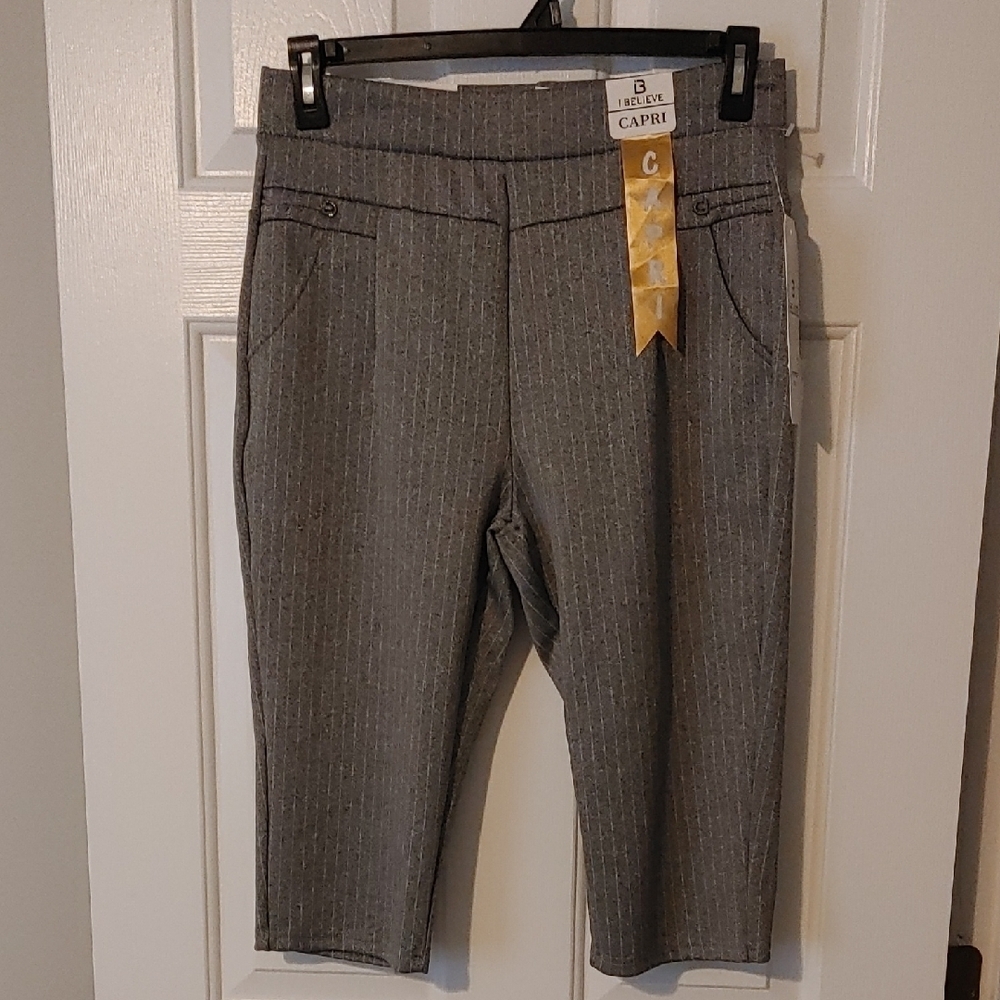 Gray Pinstripe Capris Knee Length by I BELIEVE Women's Sz Lg Academia Preppy NWT